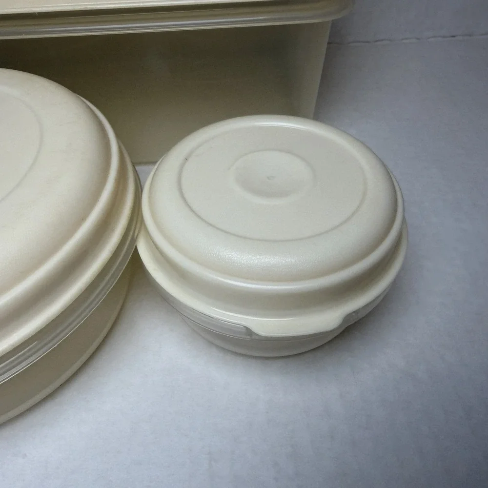 Rubbermaid Servin' Saver Storage Containers Almond Lids Lot Of 5 Vintage